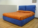 letto-imbottito-in-tessuto-azzurra