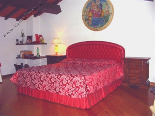 letto-imbottito-in-tessuto-caterina