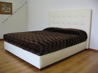 letto-in-pelle-quadri-cuciti