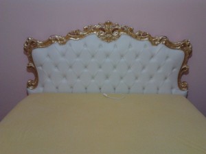 Letto Ilaria in Capitonné Latto con cornice barocca e lavorazione capitonné