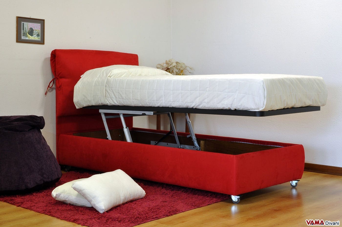 Letto singolo su misura in tessuto rosso con contenitore