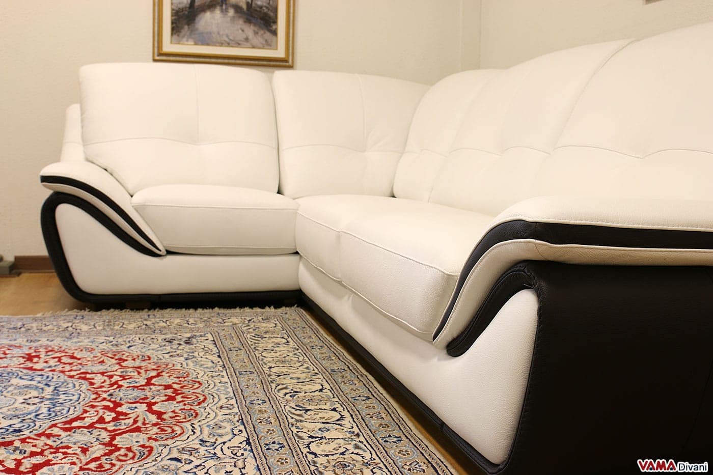 Divano nero pelle: divano chesterfield posti prezzo rivestimenti e ...