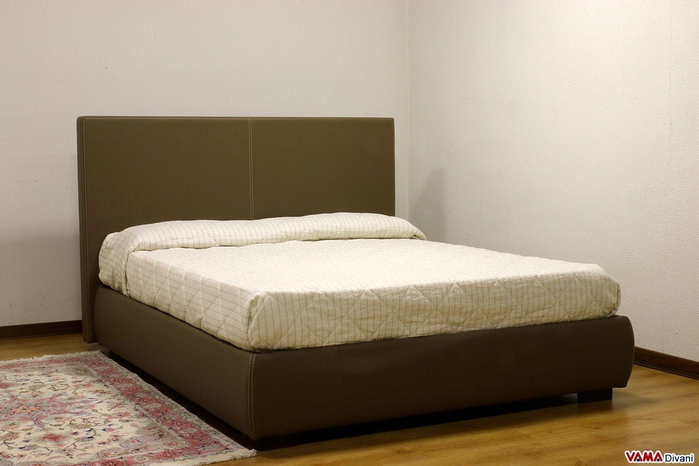 Letto imbottito in tessuto con contenitore testata semplice