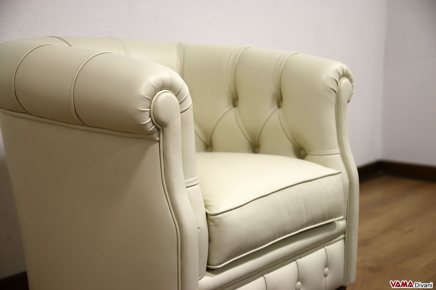 Poltroncina camera da letto: poltroncina da camera in ecopelle con ... Poltrone da complemento
