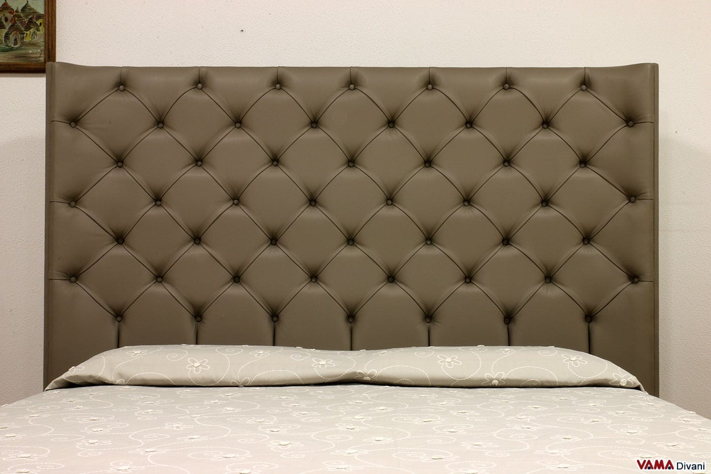 Letto con testiera di grandi dimensioni in pelle