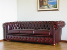 divano chesterfield 3 posti vintage in pelle invecchiata 1