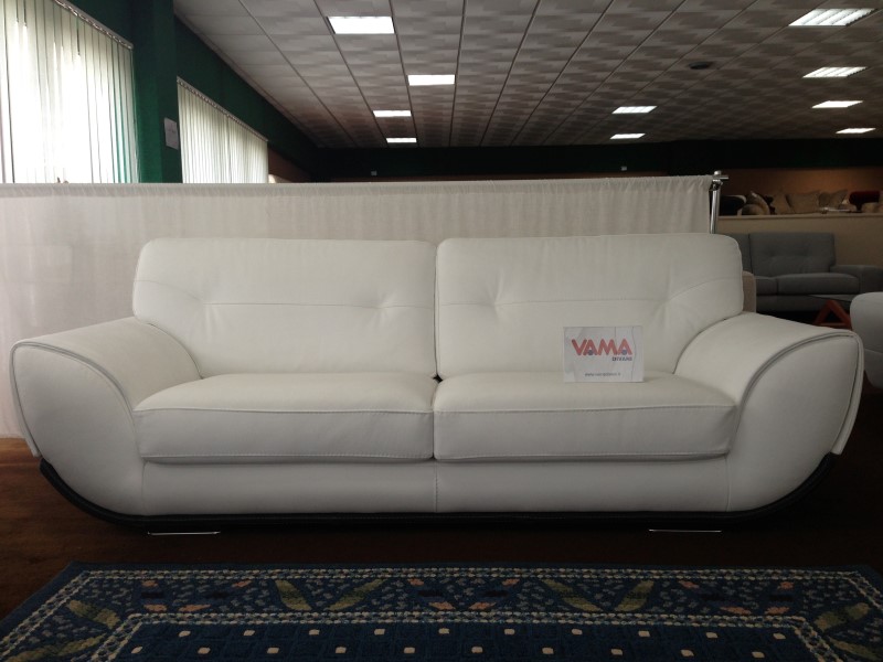 Divano letto moderno in pelle ~ avienix.com for . Divani 3 posti moderni
