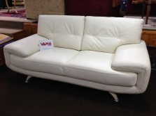 divano moderno in pelle colore panna (1)