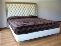 Letto in capitonné con cornice