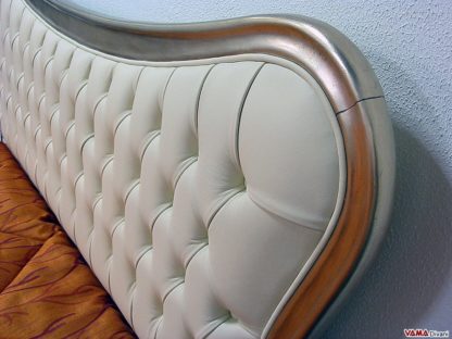 Capitonnè in pelle con cornice legno