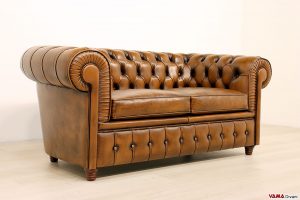 Divano Chesterfield 2 posti marrone antico effetto usato