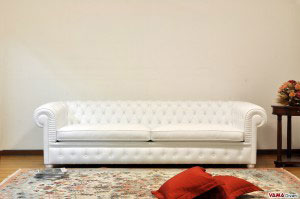 Divano Chesterfield 4 posti bianco