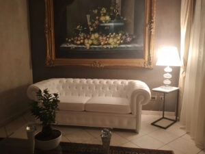 Divano Chesterfield in pelle bianca recensione cliente di Torino