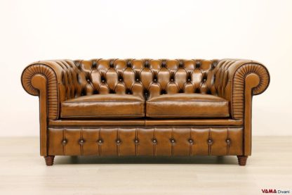 Divano Chesterfield marrone in pelle antica effetto usato