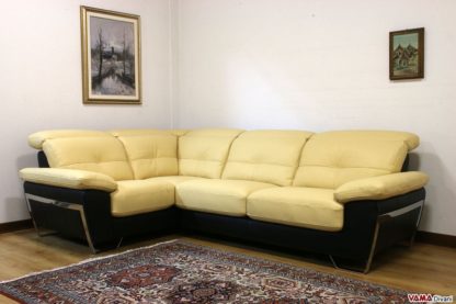Divano angolare giallo e marrone