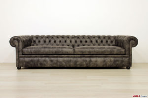 Divano Chesterfield profondo in pelle grigia vintage