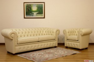 Salotto Chesterfield in pelle avorio