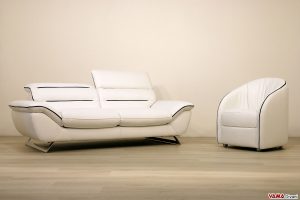 Divano moderno con poltrona bianca in pelle