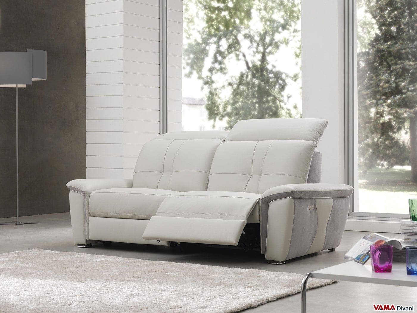 Divano con Relax Elettrico rivestito in Pelle e Microfibra Divano con Relax Elettrico rivestito in Pelle e Microfibra