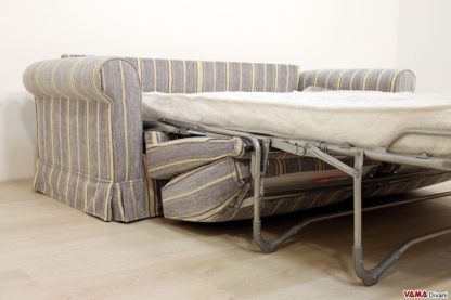 Divano letto con cuscini a scomparsa