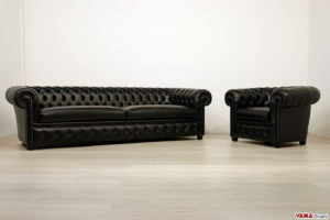 Salotto Chesterfield nero in pelle con chiodi