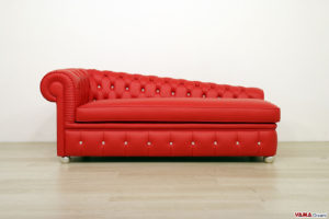 Dormeuse Chesterfield rossa in pelle con swarovski