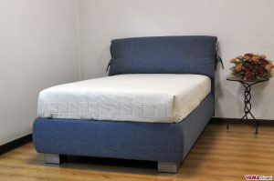 Letto 1 piazza e mezza con piedi in acciaio