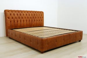 Letto Chesterfield con base bottonata