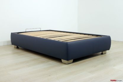 Letto alla francese con piedi alti