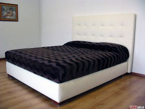 Letto bianco in pelle moderno