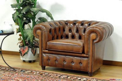Poltrona Chester capitonnè con chiodi metallici