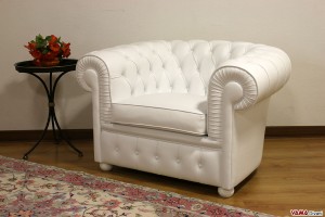Poltrona Chesterfield bianca in pelle