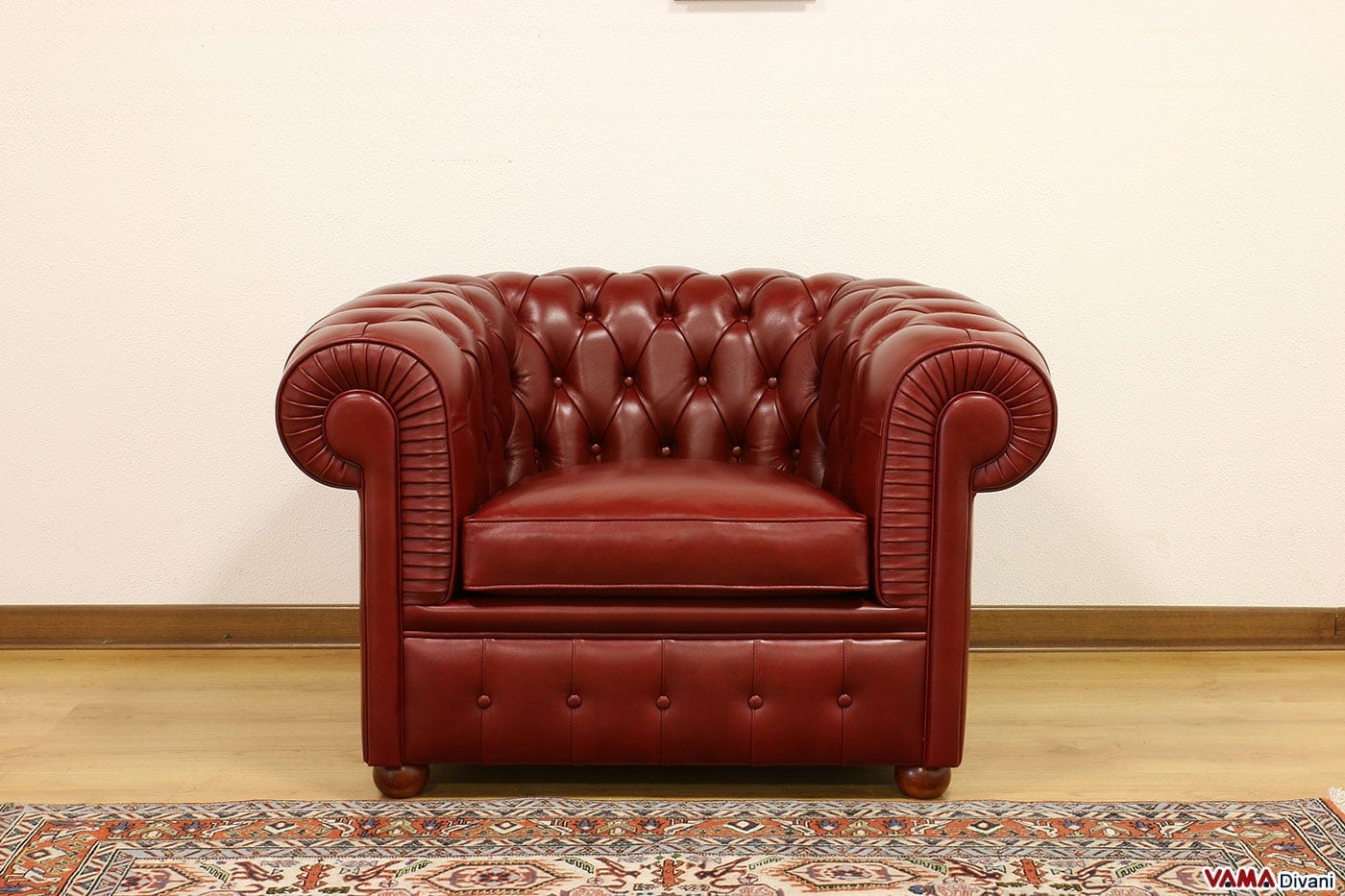 Poltrona Chesterfield rossa in cuoietto