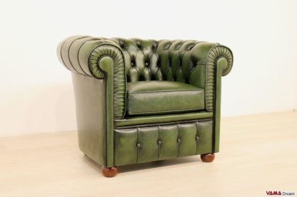 Piccola poltrona Chesterfield in pelle asportata verde
