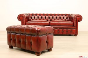 Pouf Chesterfield rosso bordeaux in pelle asportata a mano