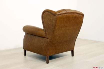 Dietro della poltrona bergere con orecchie in pelle