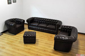 Salotto Chesterfield con pouf