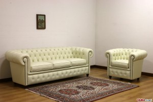 Salotto Chesterfield in pelle avorio