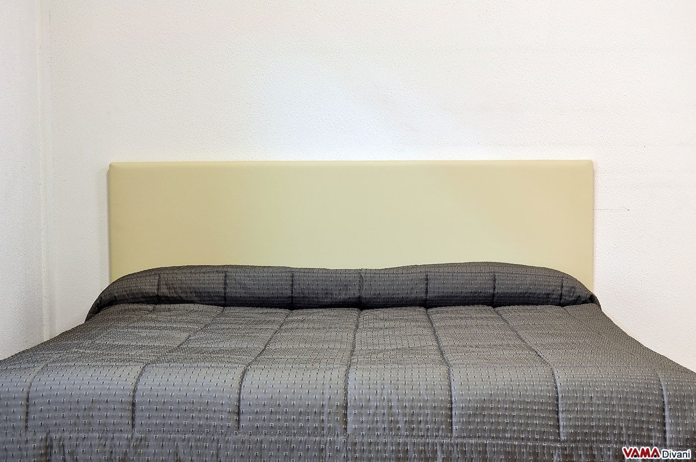 Letto Imbottito in Tessuto con Contenitore - Testata Semplice