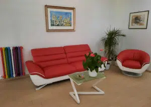 Divani moderni in pelle rossa e bianca recensione cliente di Terni