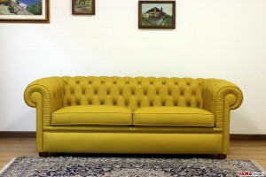 Divano Chesterfield giallo su misura