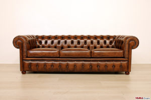 Divano Chesterfield 3 posti marrone vintage