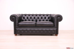 Divano Chesterfield 2 posti nero in pelle pieno fiore