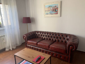 Divano Chesterfield 3 posti rosso vintage con meccanismo letto - Recensione cliente Roma