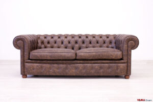 Divano Chesterfield marrone in pelle effetto rovinato