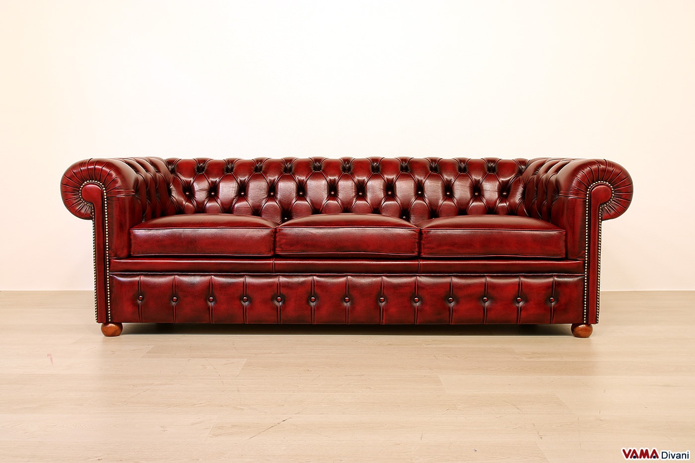 Divano Chesterfield 3 posti vintage rosso bordeaux