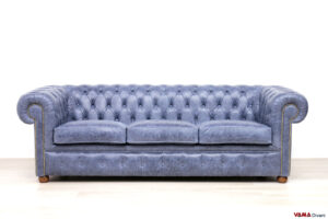 Divano Chesterfield con chiodi in pelle blu