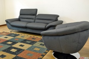 Salotto moderno con poltrona girevole