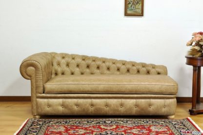 Dormeuse Chesterfield vintage in pelle invecchiata