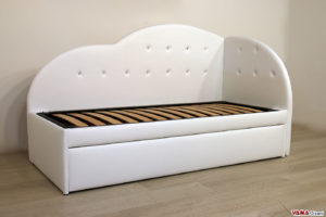 Letto singolo con testate e bottoni swarovski